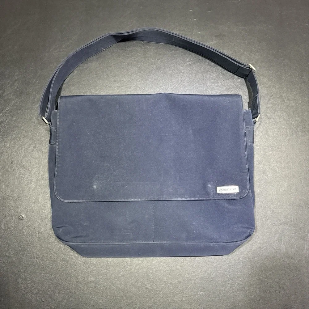 Nordstrom Water Resistant 16 Inch‎ Laptop Bag Navy Blue